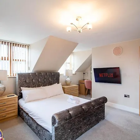 Exclusive 3-bedroom In Villa Sheffield